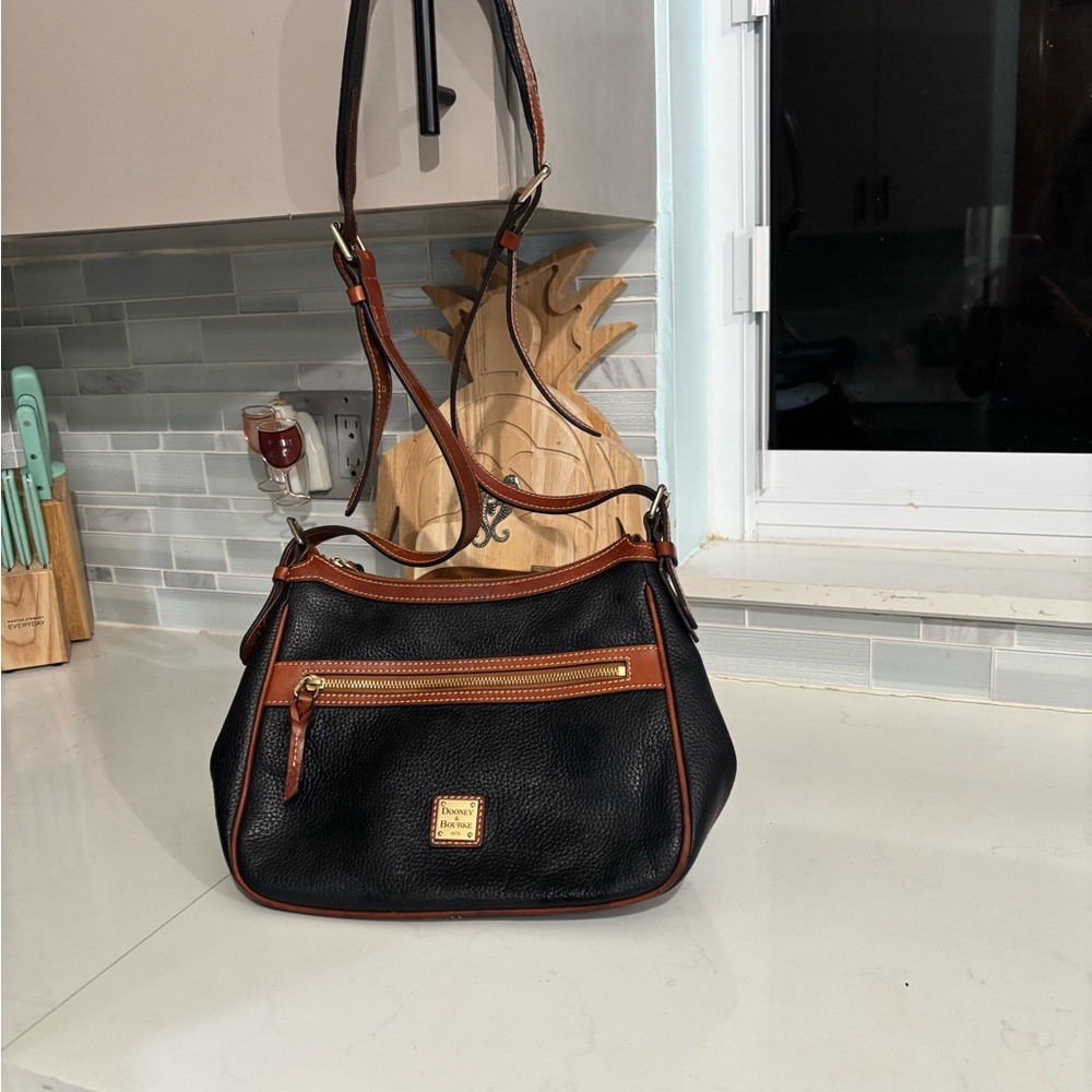 Dooney & Bourke Black and Tan Shoulder Bag / crossbody